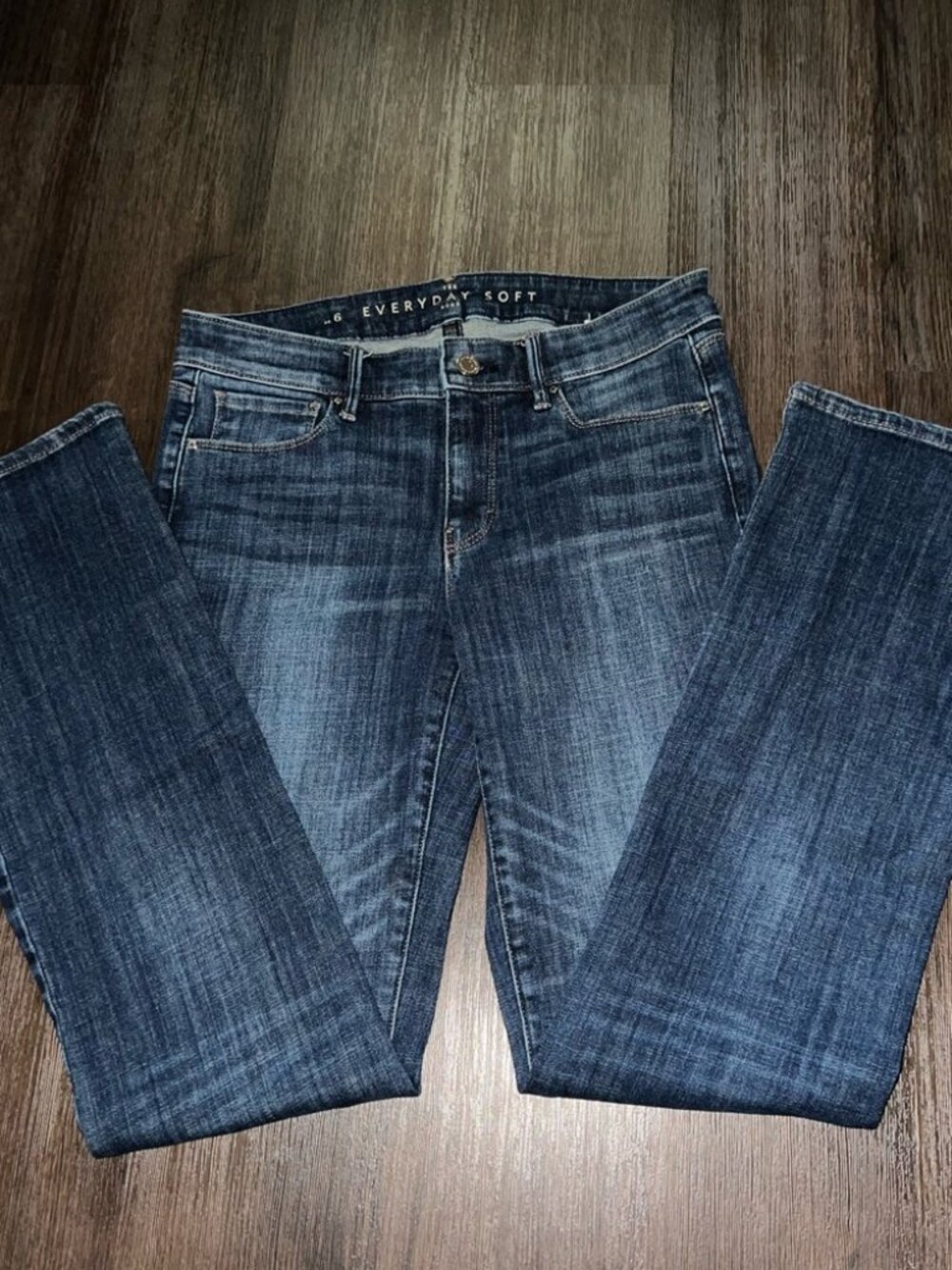 WHBM Everyday Soft Boot- Mid Rise Jeans- Size 6